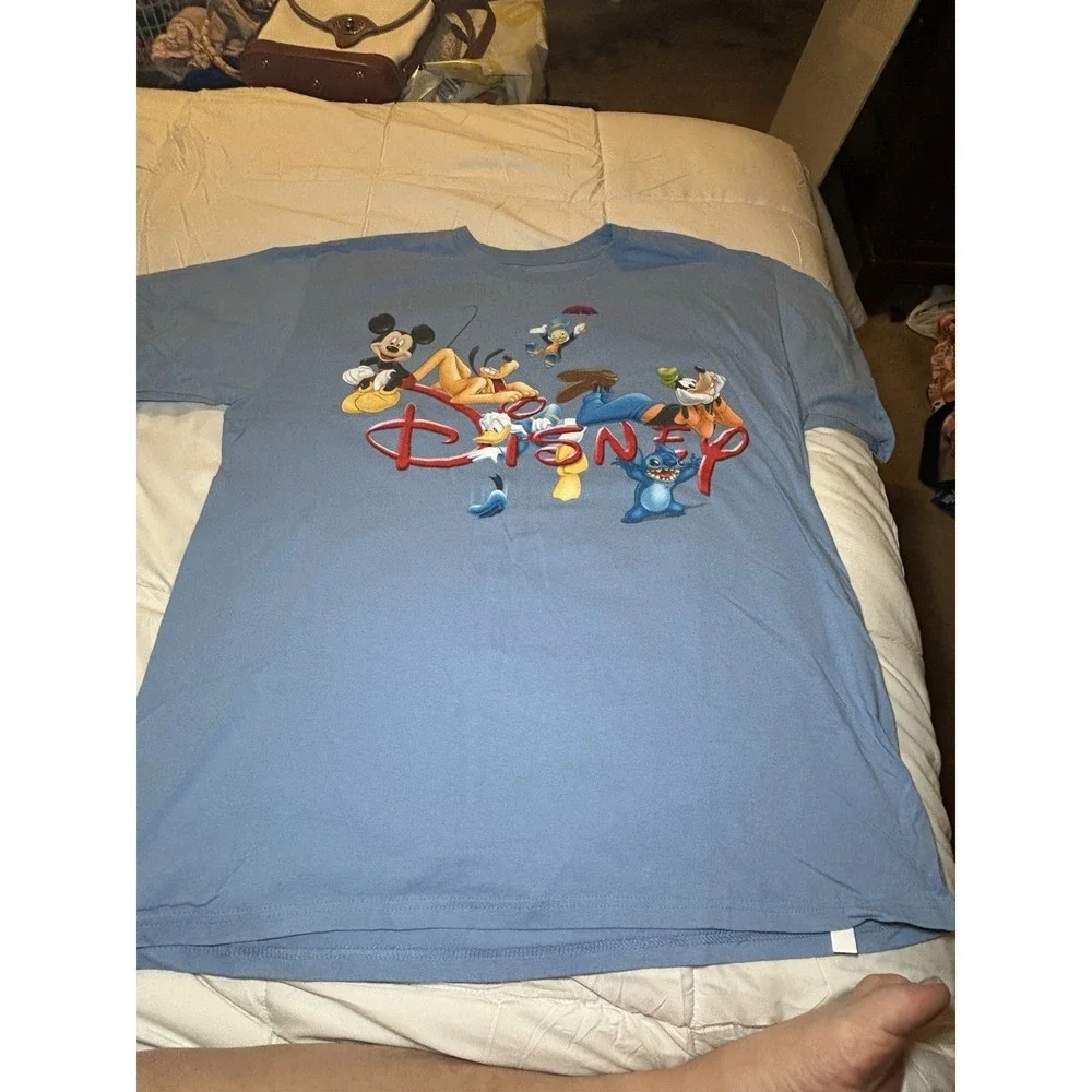 Disney Blue T-Shirt with Walt Disney World Characters Mickey Vacation Sz XL - Picture 1 of 7
